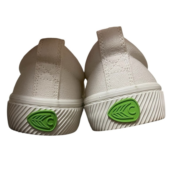 Cariuma OCA low canvas white lace up sneakers - Picture 7 of 11